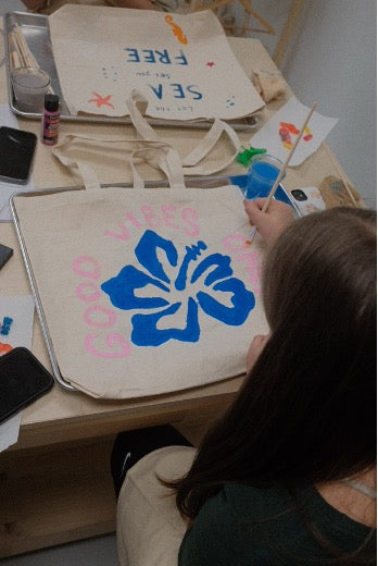 Atelier de peinture sur tote bag